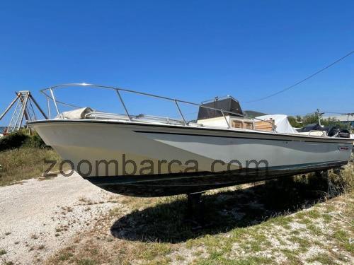 Boston Whaler Outrage 25 recensioni e scheda tecnica
